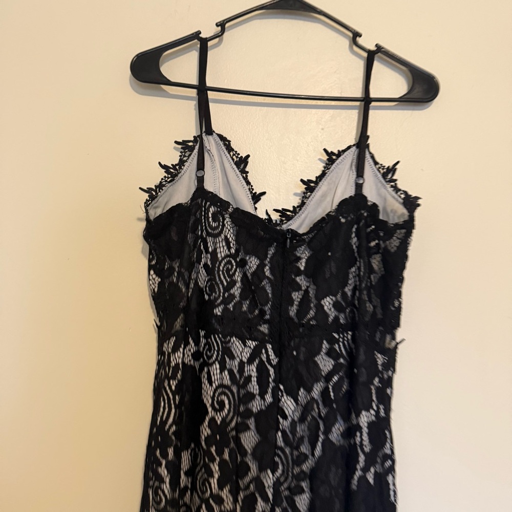 Chic Black Lace Midi Dress - Picture 7 of 8